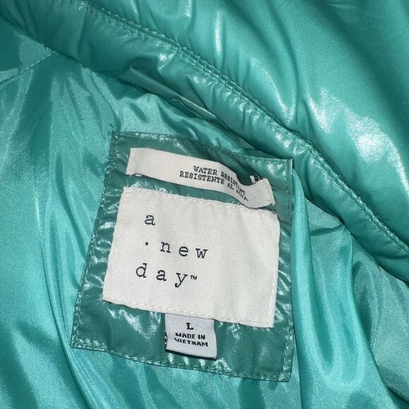 A New Day Women's Green Mid Length Puffer Coat Zip Snap Collared Size Large EUC - Picture 16 of 16
